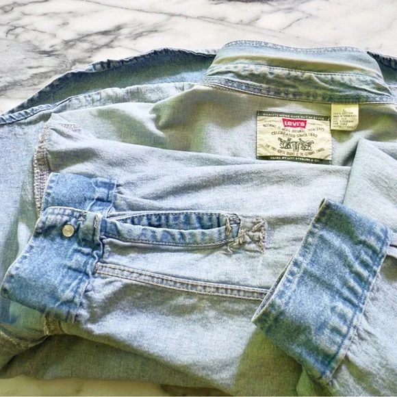 Levi’s •  Vintage Denim Red Tab Shirt • Light Blue • Large - Picture 10 of 17